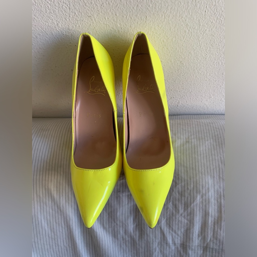 Christian Louboutin So Kate Patent Leather Neon Yellow Pumps Size EU 39 8.5 - Picture 9 of 12